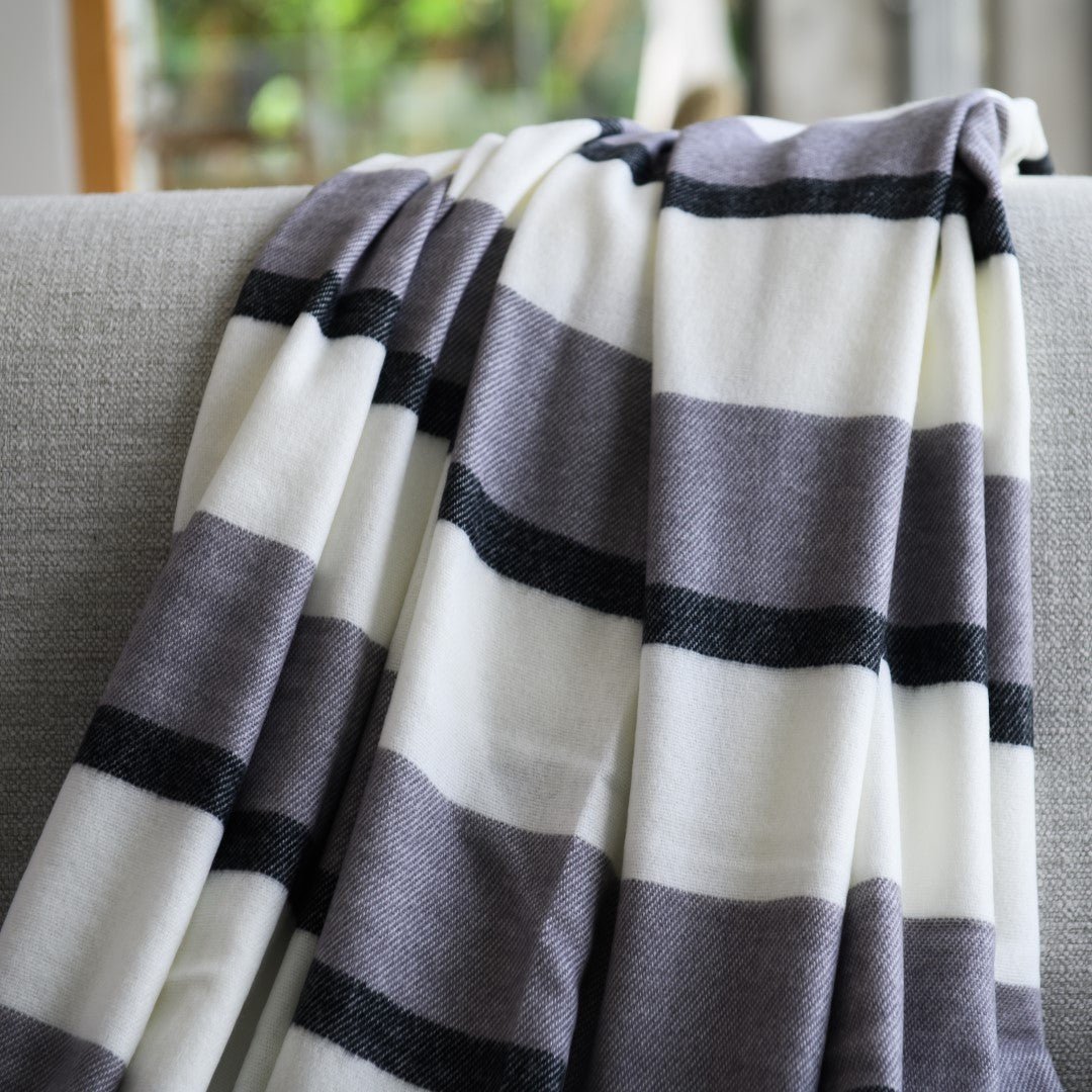 Melody Underline Black Iron Throw - The Hideaway