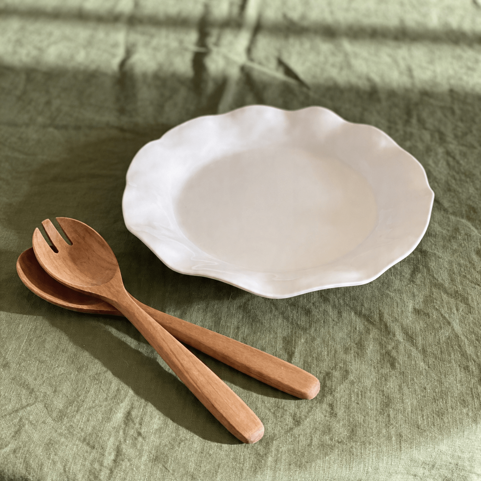 White Melamine Curvy Platter - The Hideaway