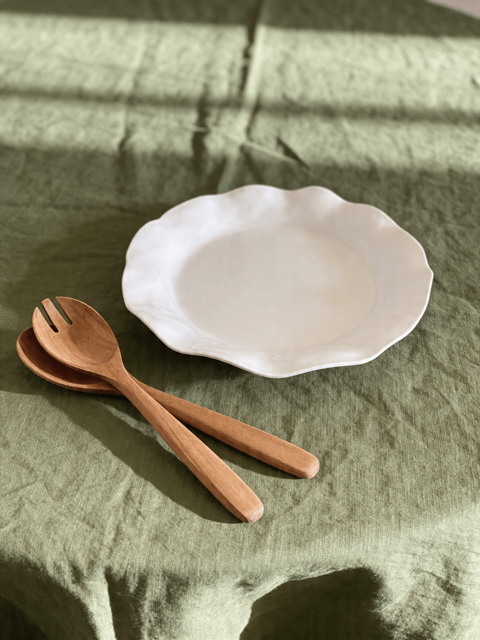 White Melamine Curvy Platter - The Hideaway